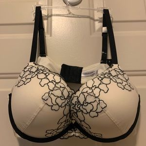 NWT Torrid Push-Up Plunge Bra 42C